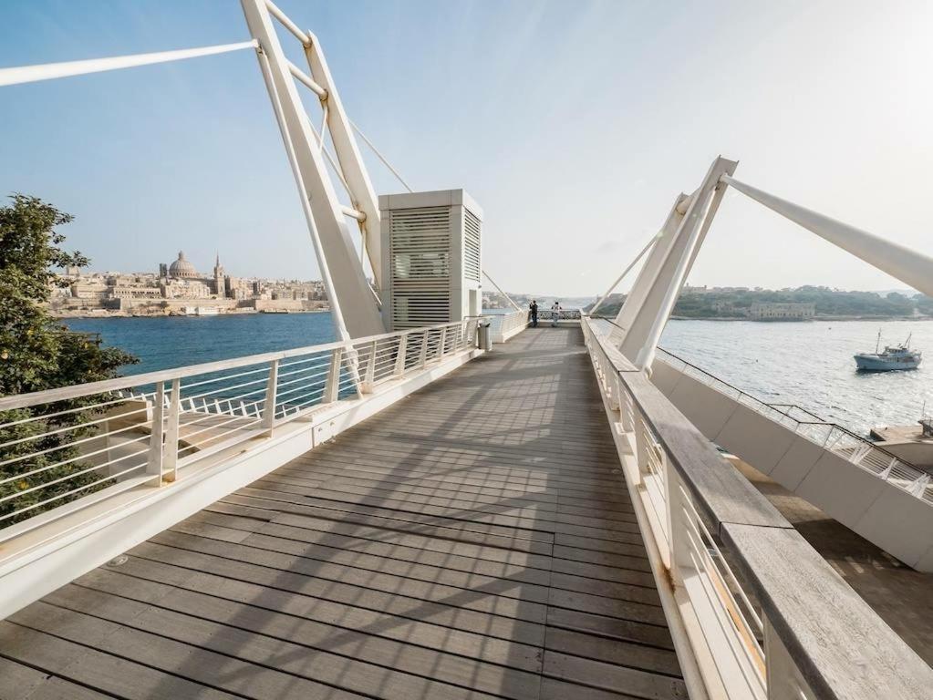 Deluxe Apartment With Valletta And Harbour Views Sliema Exterior photo