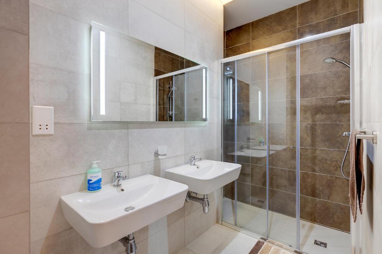 Deluxe Apartment With Valletta And Harbour Views Sliema Exterior photo